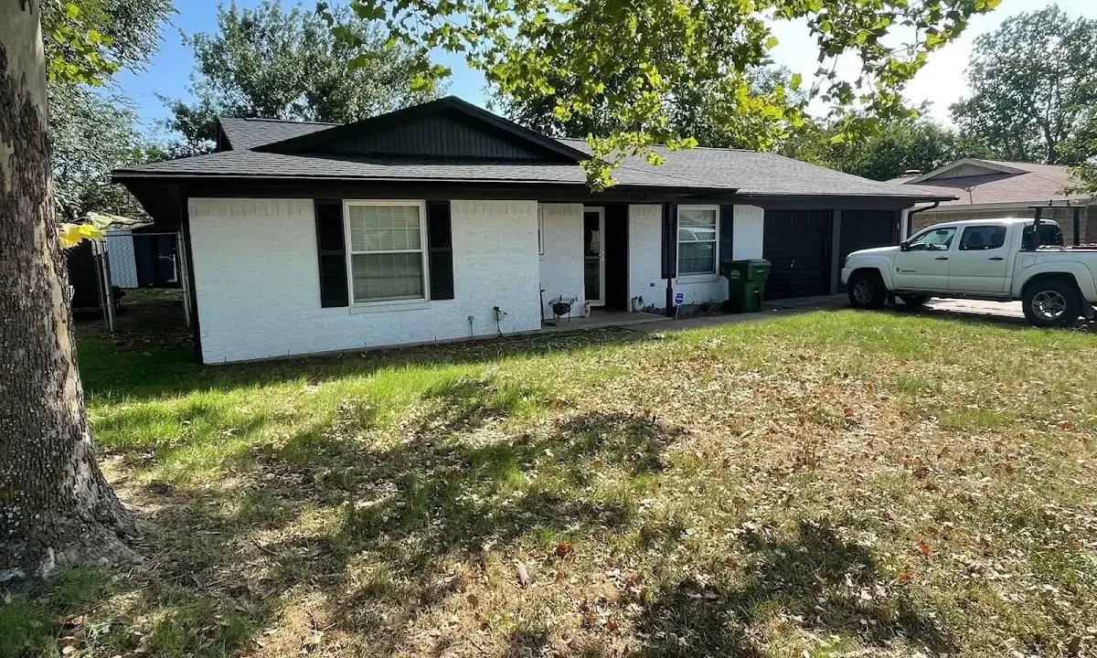 Professional roofing crew working on a residential roof in Manassas Park